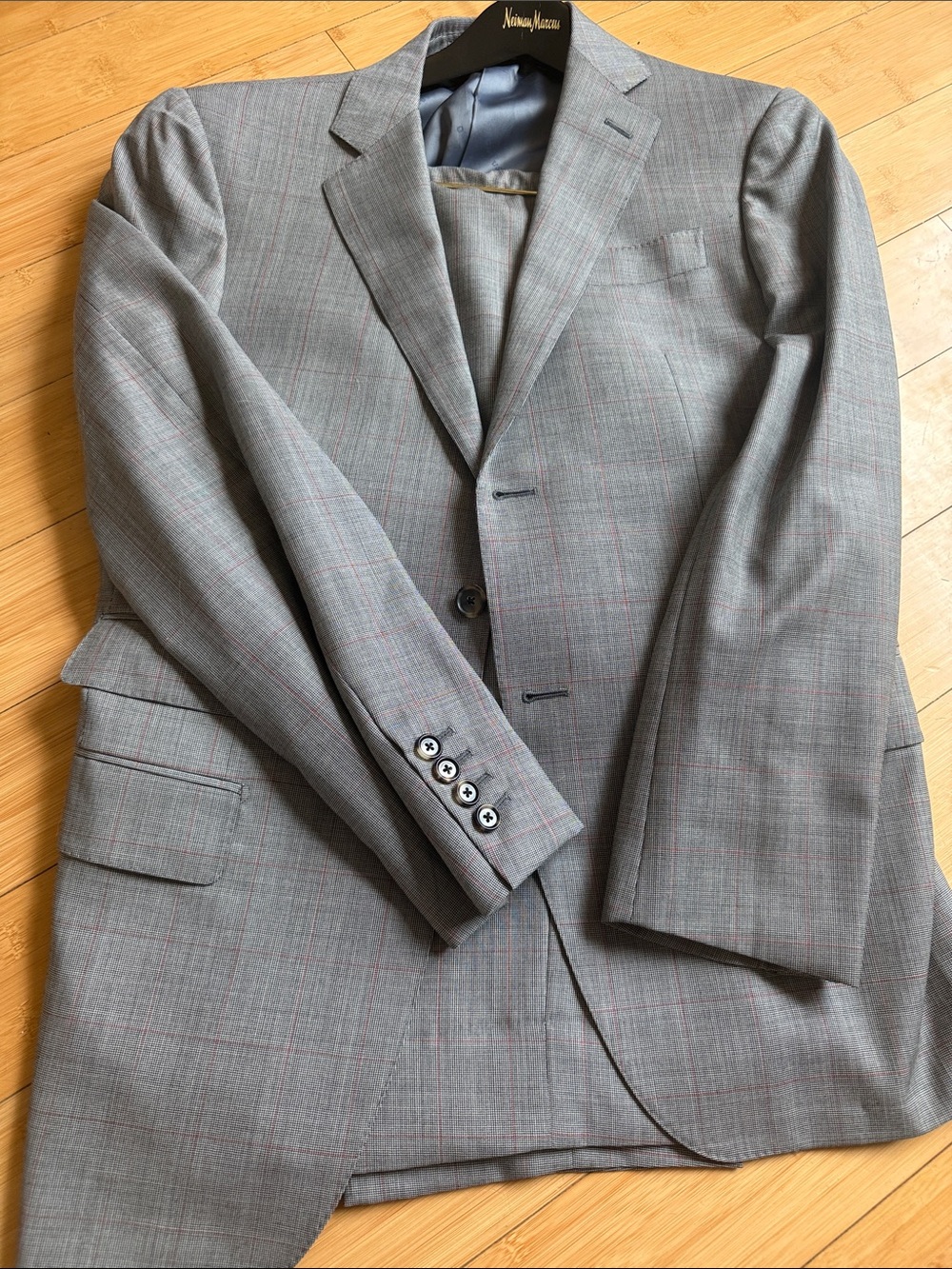 Neiman Marcus Light Gray Print Satin-Lined lightweight 48R